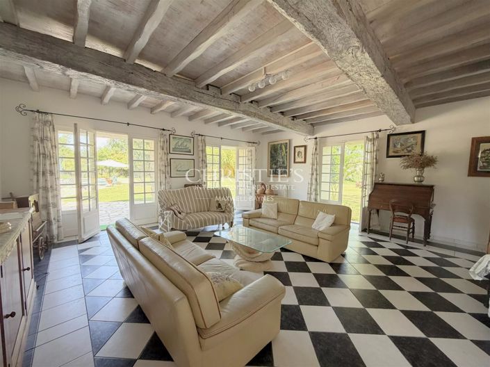 Image No.19-8 Bed House for sale