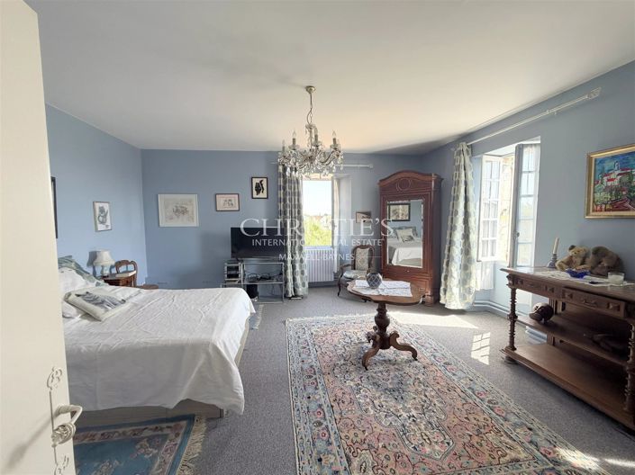 Image No.32-8 Bed House for sale
