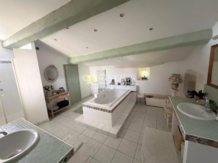 Image No.33-8 Bed House for sale