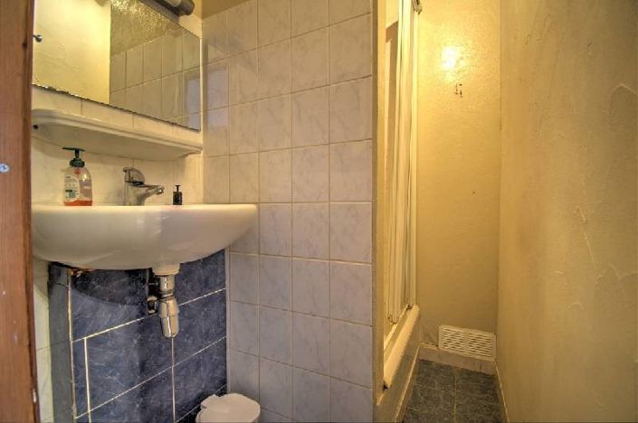 Image No.8-5 Bed House for sale