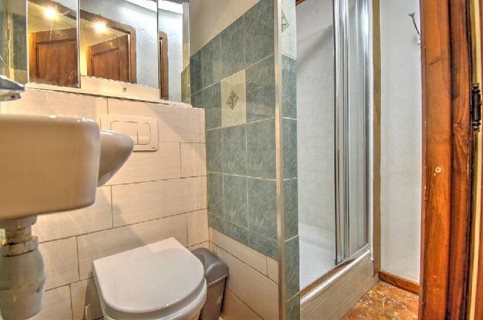 Image No.9-5 Bed House for sale