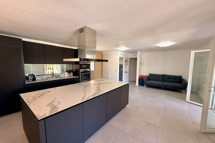 Image No.3-5 Bed House for sale