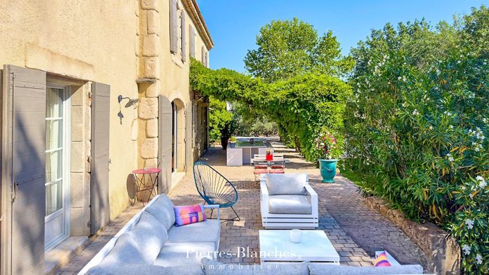 Image No.18-5 Bed House for sale