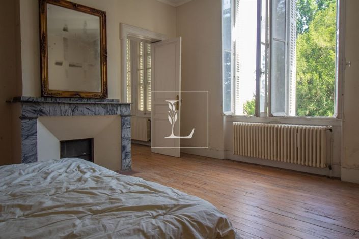 Image No.14-8 Bed Property for sale