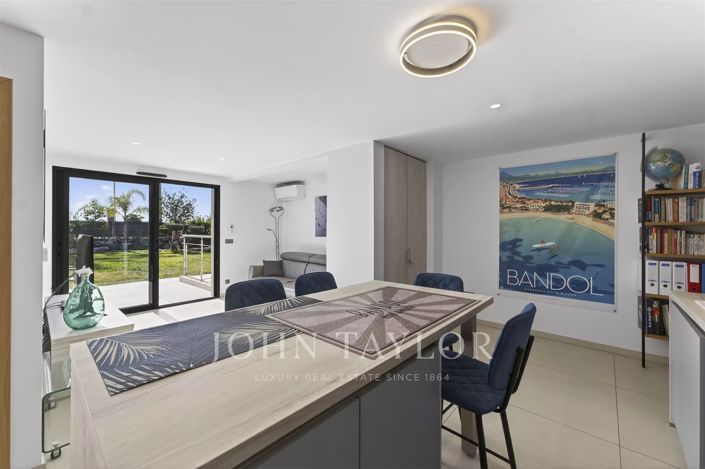 Image No.14-3 Bed House for sale