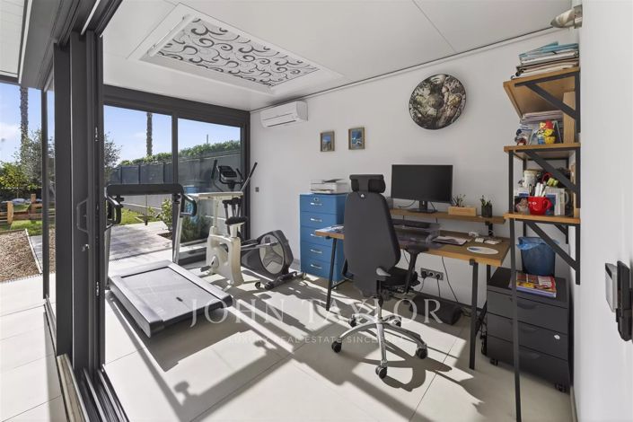 Image No.15-3 Bed House for sale