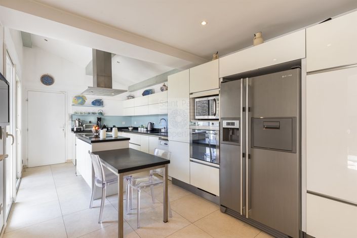 Image No.8-3 Bed House for sale