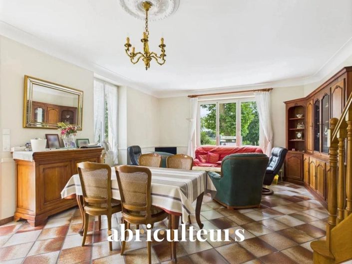 Image No.2-4 Bed House for sale
