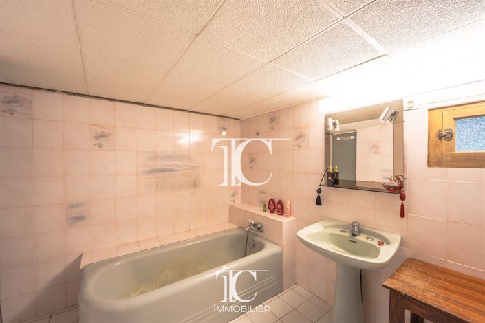 Image No.18-4 Bed House for sale