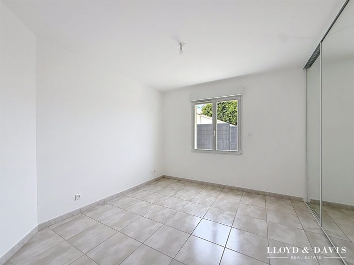 Image No.11-3 Bed House for sale