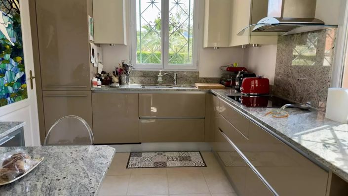 Image No.3-4 Bed House for sale