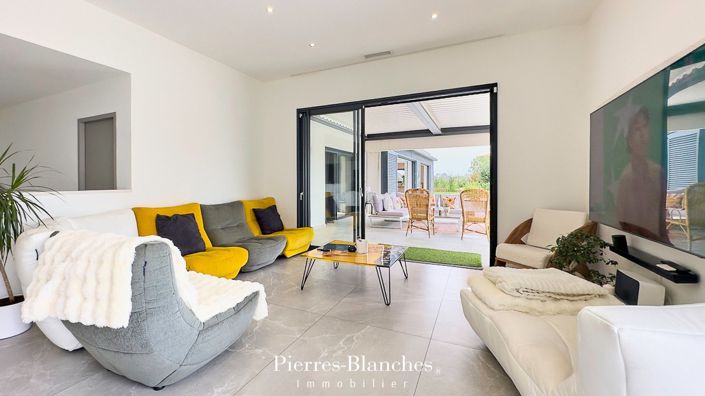 Image No.4-4 Bed House for sale