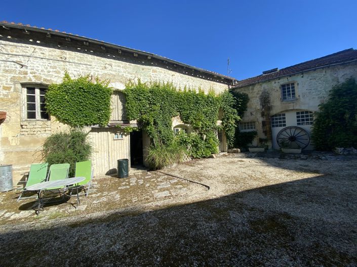 Image No.8-6 Bed House for sale