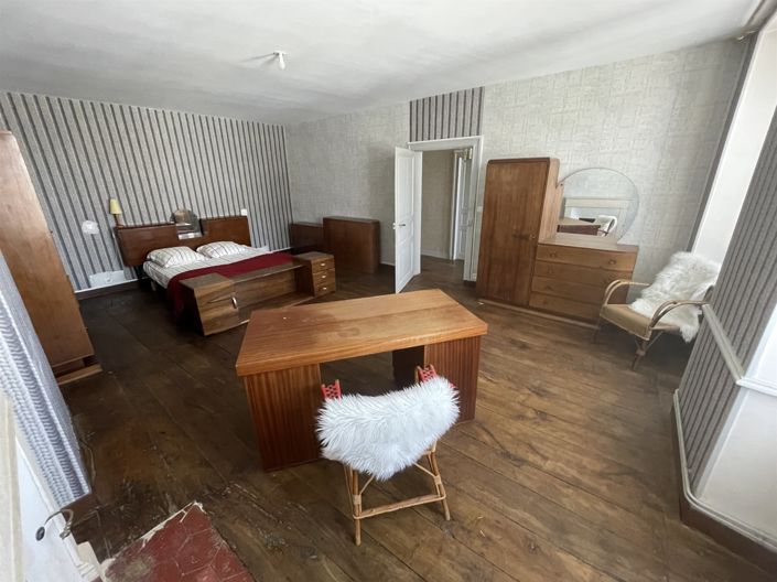 Image No.10-7 Bed House for sale