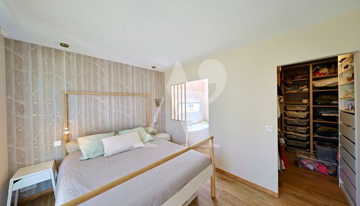Image No.11-3 Bed House for sale