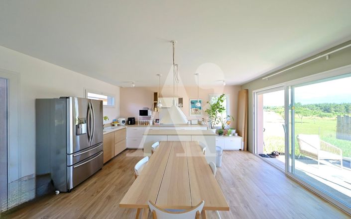 Image No.8-3 Bed House for sale