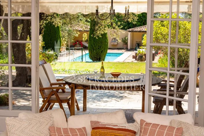 Image No.8-7 Bed House for sale