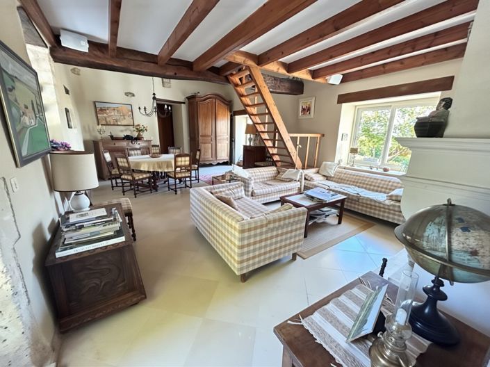 Image No.3-8 Bed House for sale