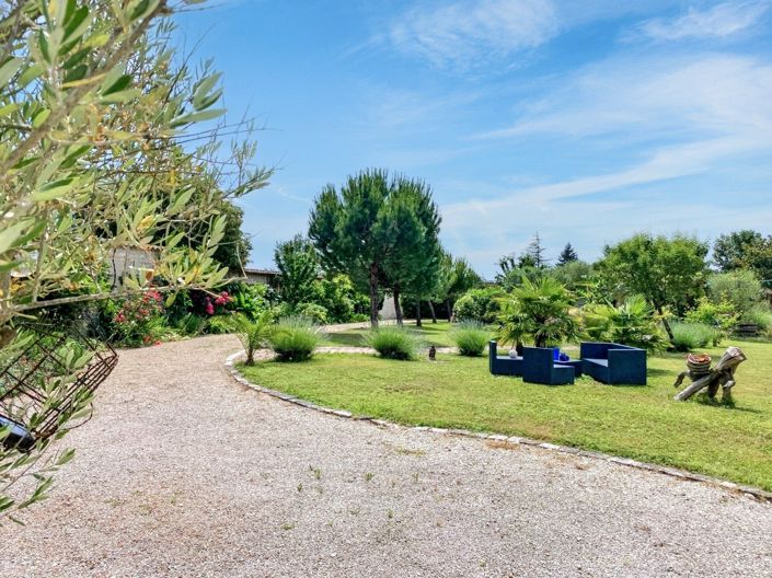 Image No.10-3 Bed House for sale