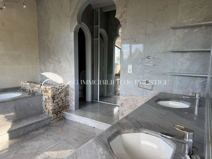 Image No.8-4 Bed House for sale