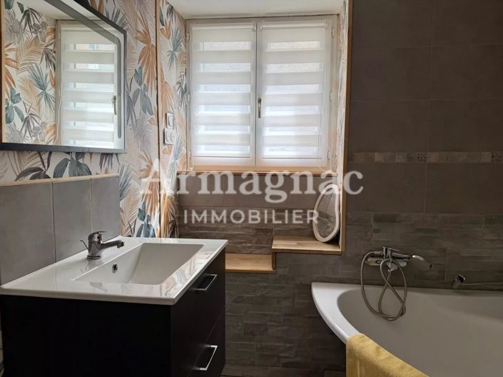Image No.12-4 Bed House for sale