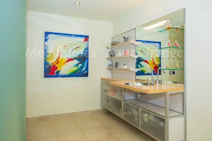 Image No.8-3 Bed House for sale