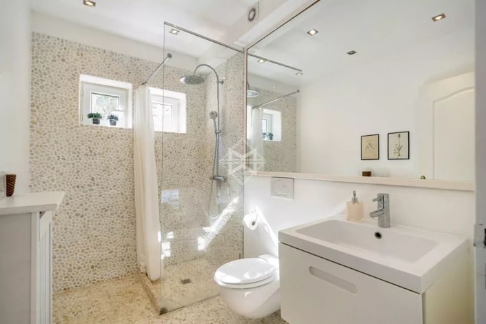 Image No.11-4 Bed House for sale