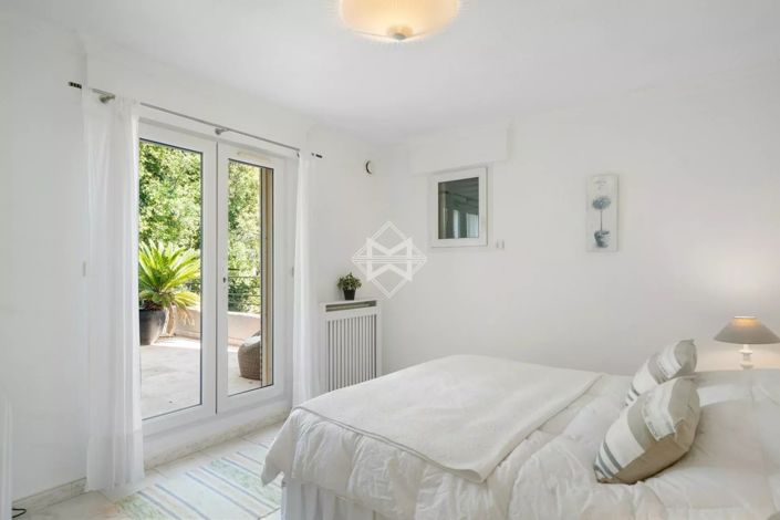 Image No.14-4 Bed House for sale