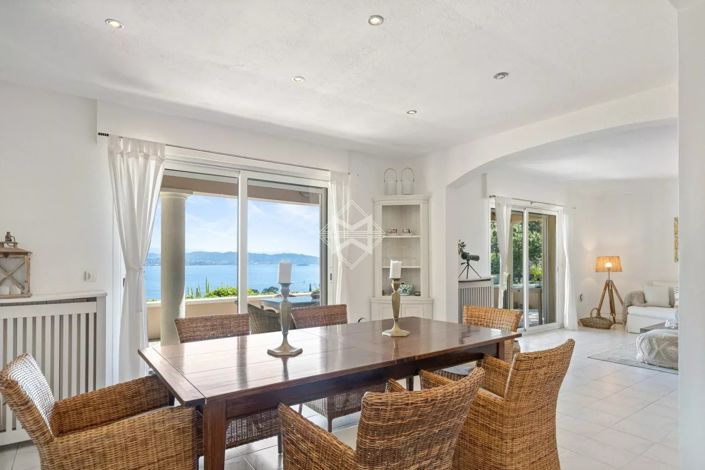 Image No.8-4 Bed House for sale