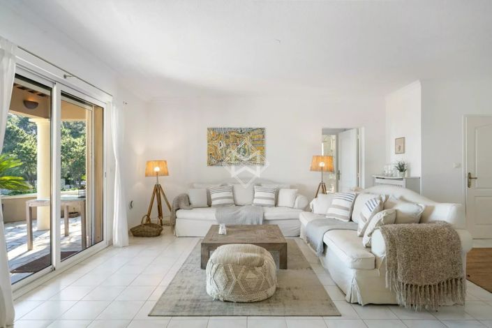 Image No.9-4 Bed House for sale
