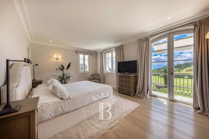Image No.18-7 Bed House for sale