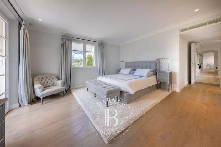 Image No.20-7 Bed House for sale