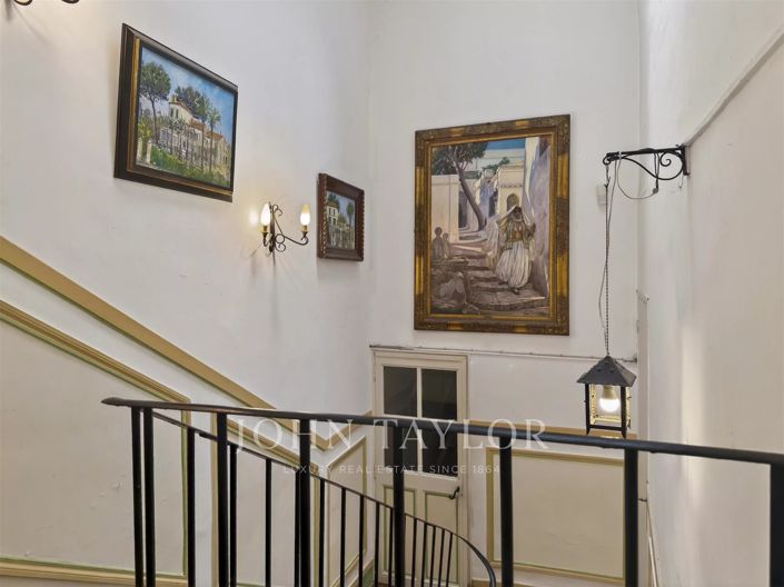Image No.8-12 Bed House for sale