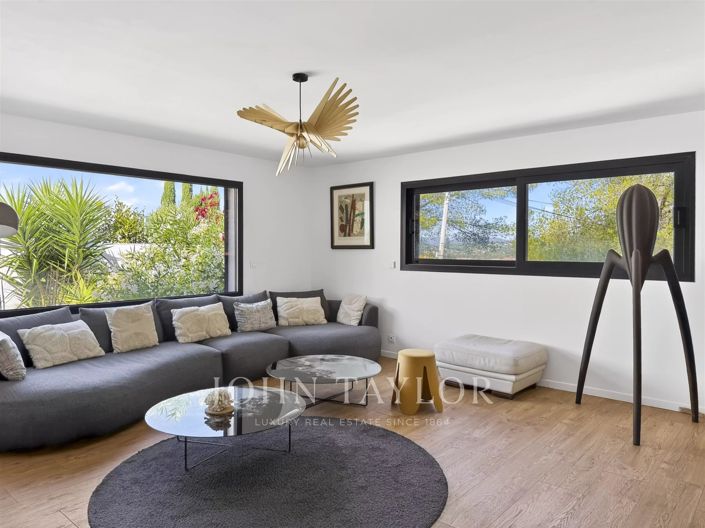 Image No.4-5 Bed House for sale
