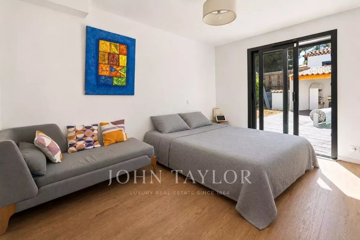 Image No.7-5 Bed House for sale