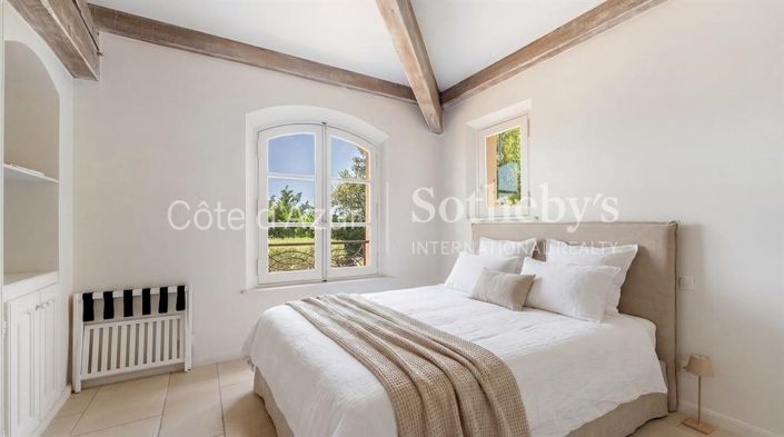 Image No.10-6 Bed Property for sale