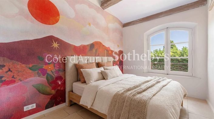 Image No.11-6 Bed Property for sale