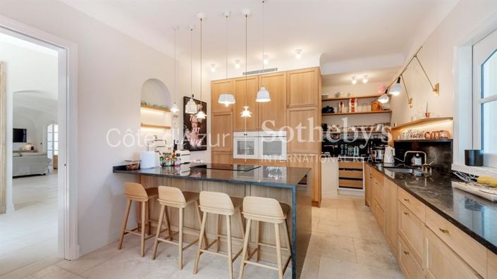 Image No.7-6 Bed Property for sale