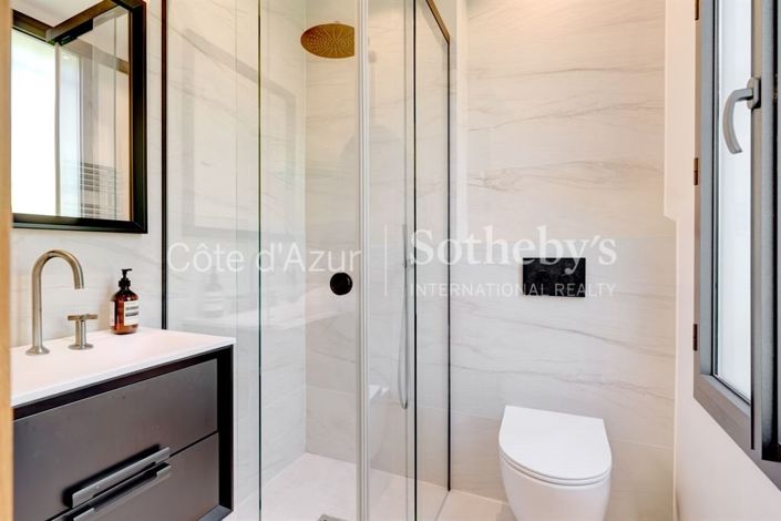Image No.10-5 Bed Property for sale