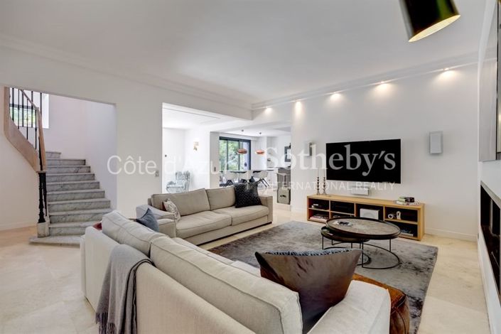 Image No.5-5 Bed Property for sale