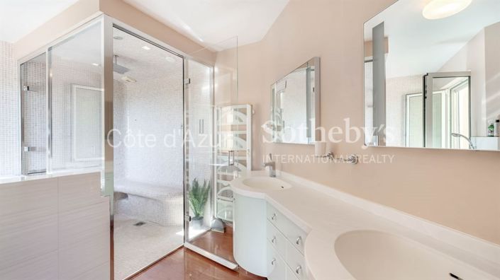 Image No.11-5 Bed Property for sale