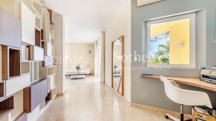Image No.6-5 Bed Property for sale