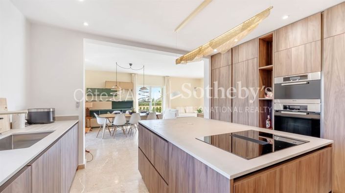 Image No.8-5 Bed Property for sale