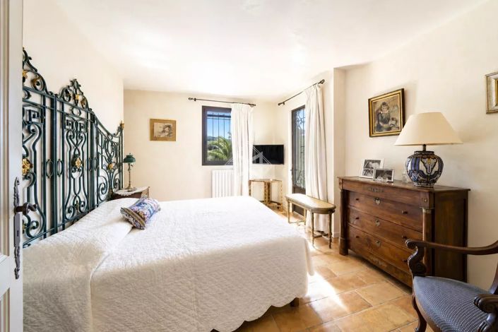 Image No.10-5 Bed House for sale