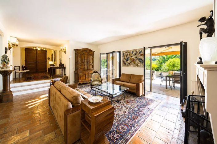 Image No.6-5 Bed House for sale