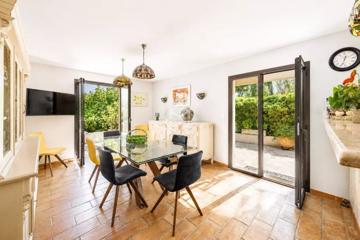 Image No.7-5 Bed House for sale