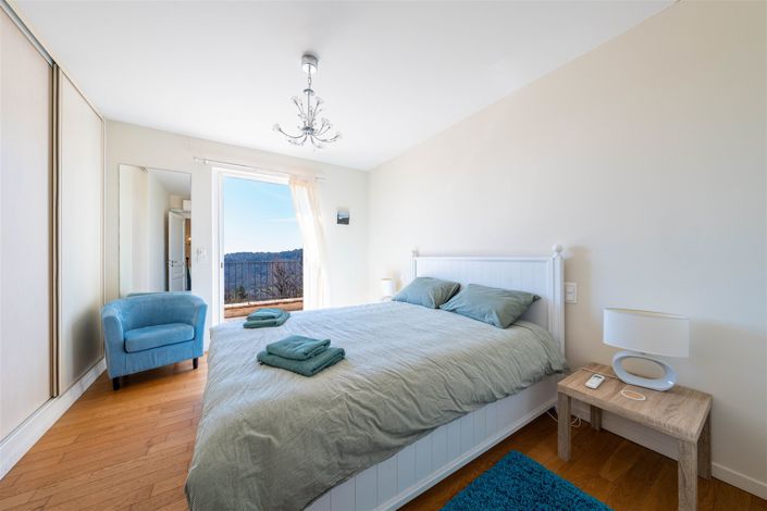 Image No.19-4 Bed House for sale
