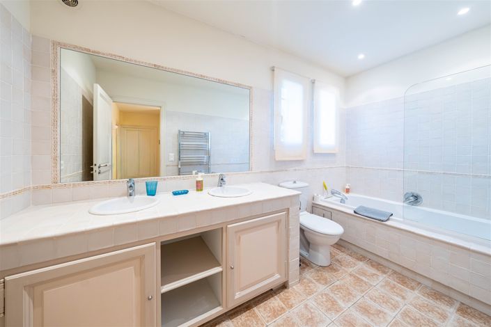 Image No.20-4 Bed House for sale