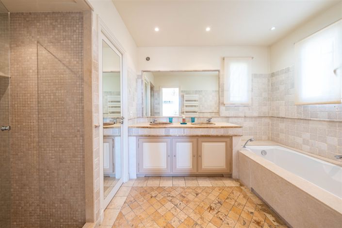 Image No.23-4 Bed House for sale
