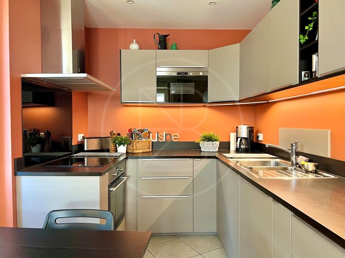 Image No.8-3 Bed House for sale